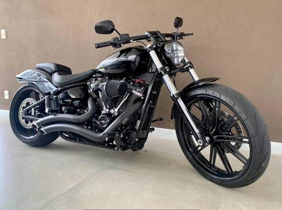 HARLEY-DAVIDSON SOFTAIL BREAKOUT 114 